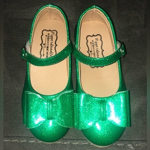 Green bow shoes